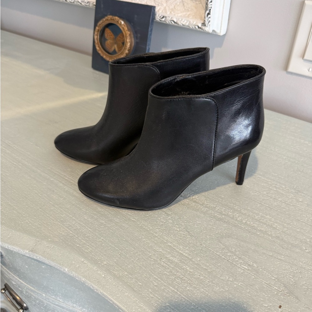 Black slim line heel Ankle Boots NEW 7 M